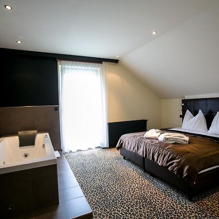 Hotel Seebrunn Am Wallersee เฮนน์ดอร์ฟ อัม วัลลาร์ซี ภายนอก รูปภาพ