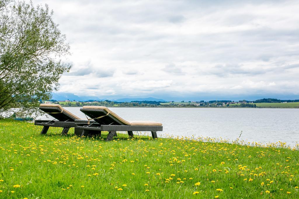 Hotel Seebrunn Am Wallersee เฮนน์ดอร์ฟ อัม วัลลาร์ซี ภายนอก รูปภาพ