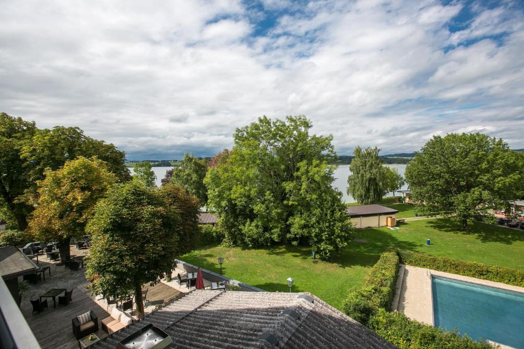 Hotel Seebrunn Am Wallersee เฮนน์ดอร์ฟ อัม วัลลาร์ซี ภายนอก รูปภาพ