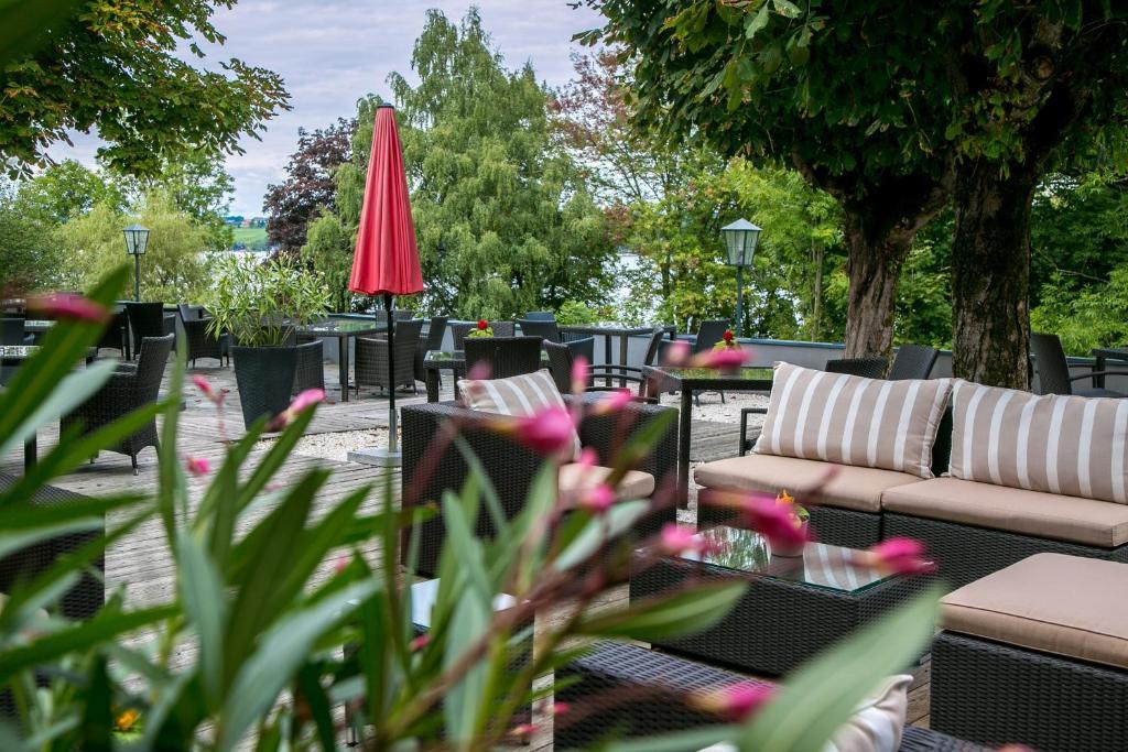 Hotel Seebrunn Am Wallersee เฮนน์ดอร์ฟ อัม วัลลาร์ซี ภายนอก รูปภาพ